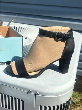 Black and Tan Open-Toe Block Heel Sandal with Ankle Strap